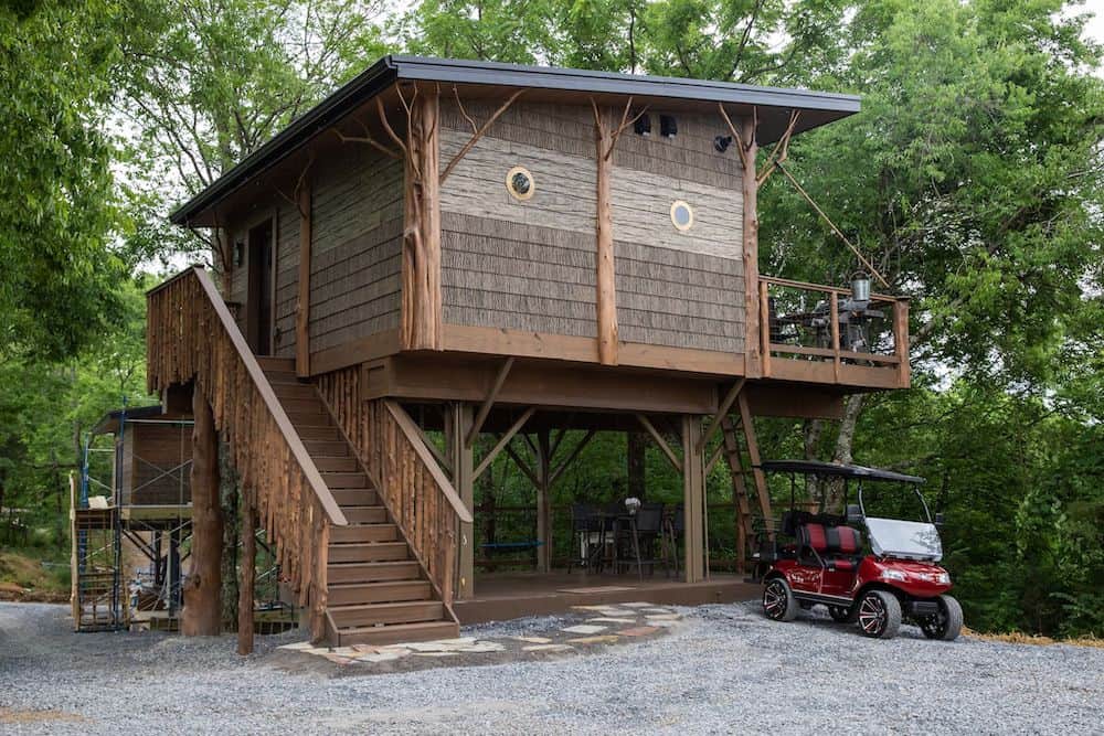 exterior of a treehouse resort in the Smoky Mountains